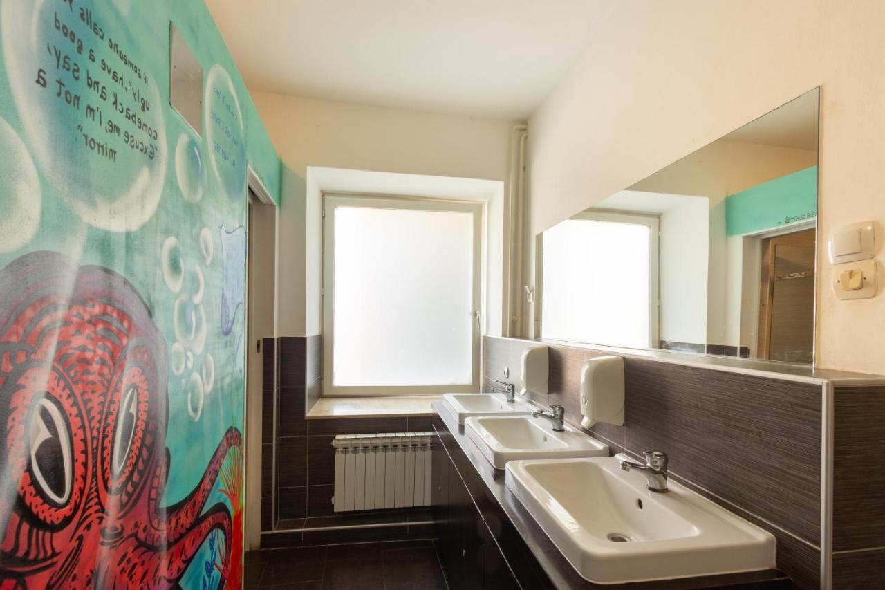 Whole Wide World Hostel Zagreb Extérieur photo